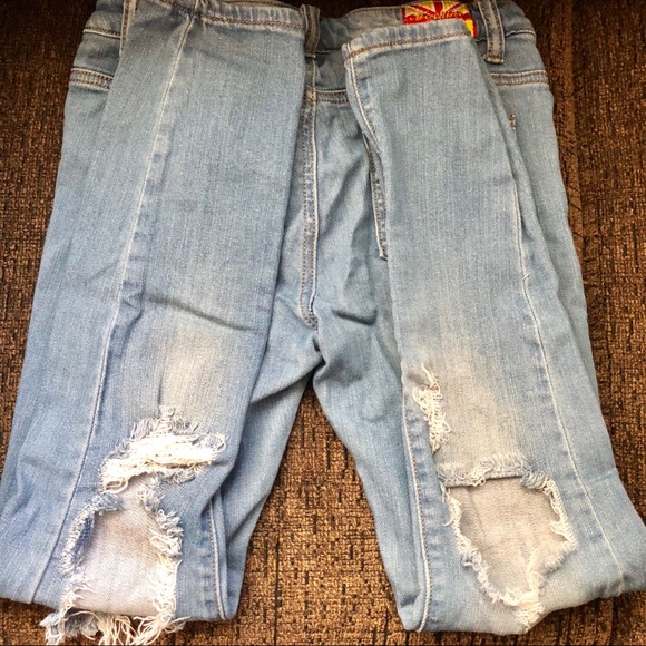 Distressed Blue Jeans Sz 7 - Picture 4 of 7